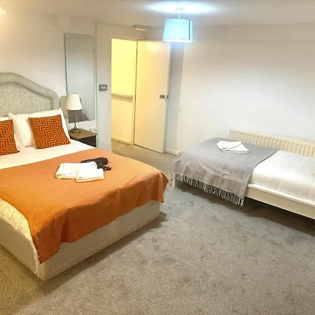 Central London Private Bedrooms In Finsbury Park Station Exterior photo