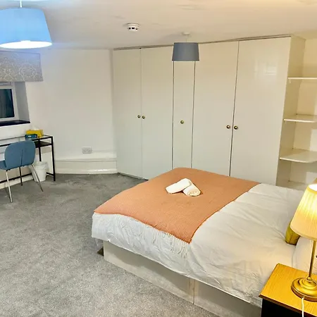 Central London Private Bedrooms In Finsbury Park Station Exterior photo