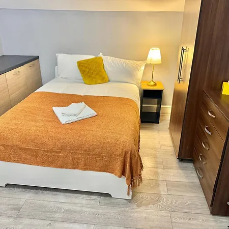 Central London Private Bedrooms In Finsbury Park Station Exterior photo