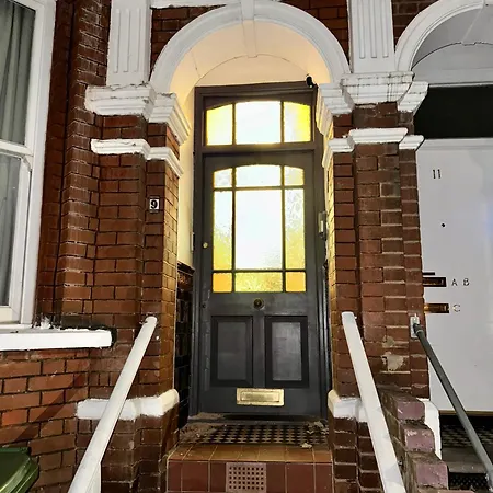 Central London Private Bedrooms In Finsbury Park Station Exterior photo