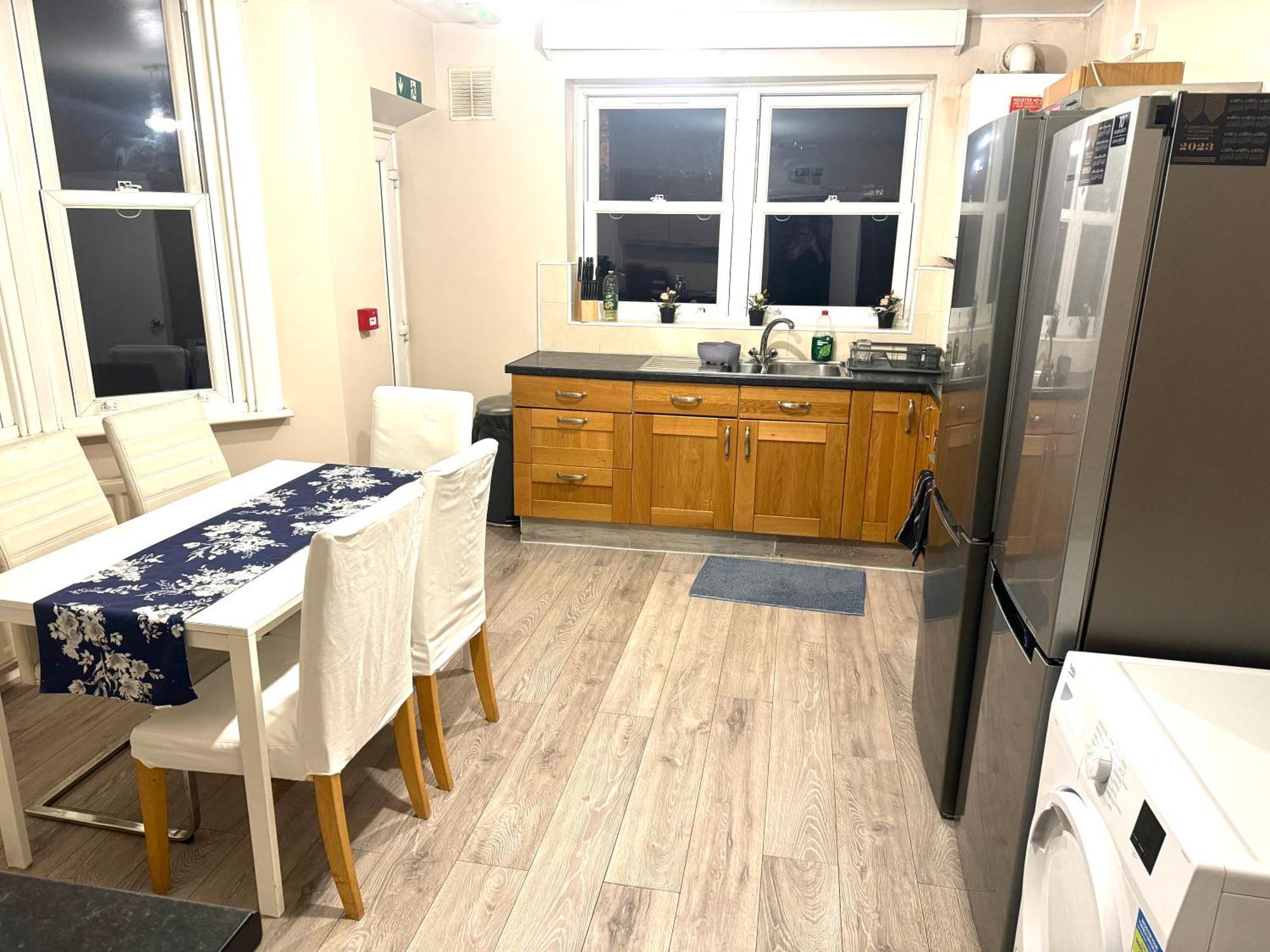 Private Bedrooms In Finsbury Park Station Alloggio in famiglia